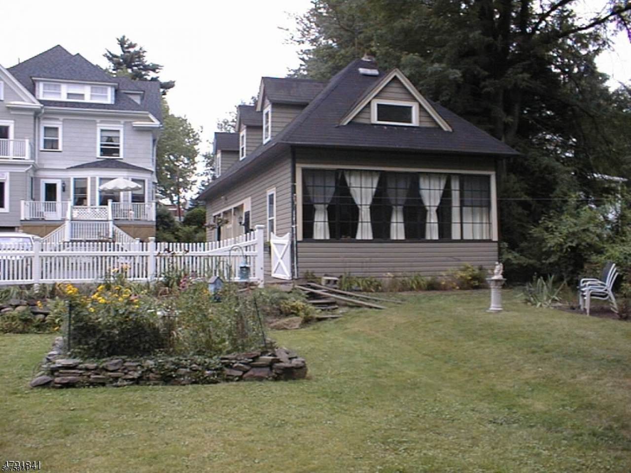 207 Holly St - Photo 1