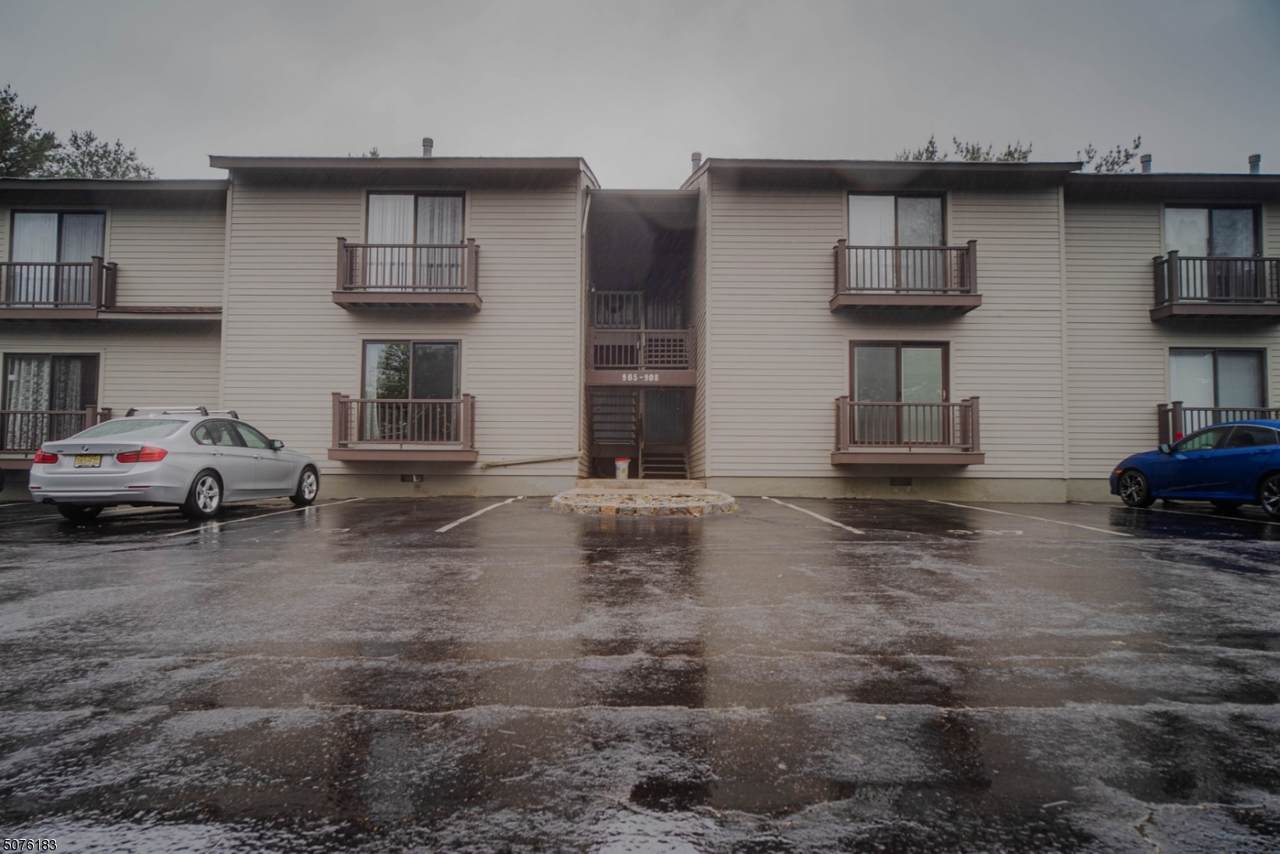 905 Spruce Hills Dr - Photo 1
