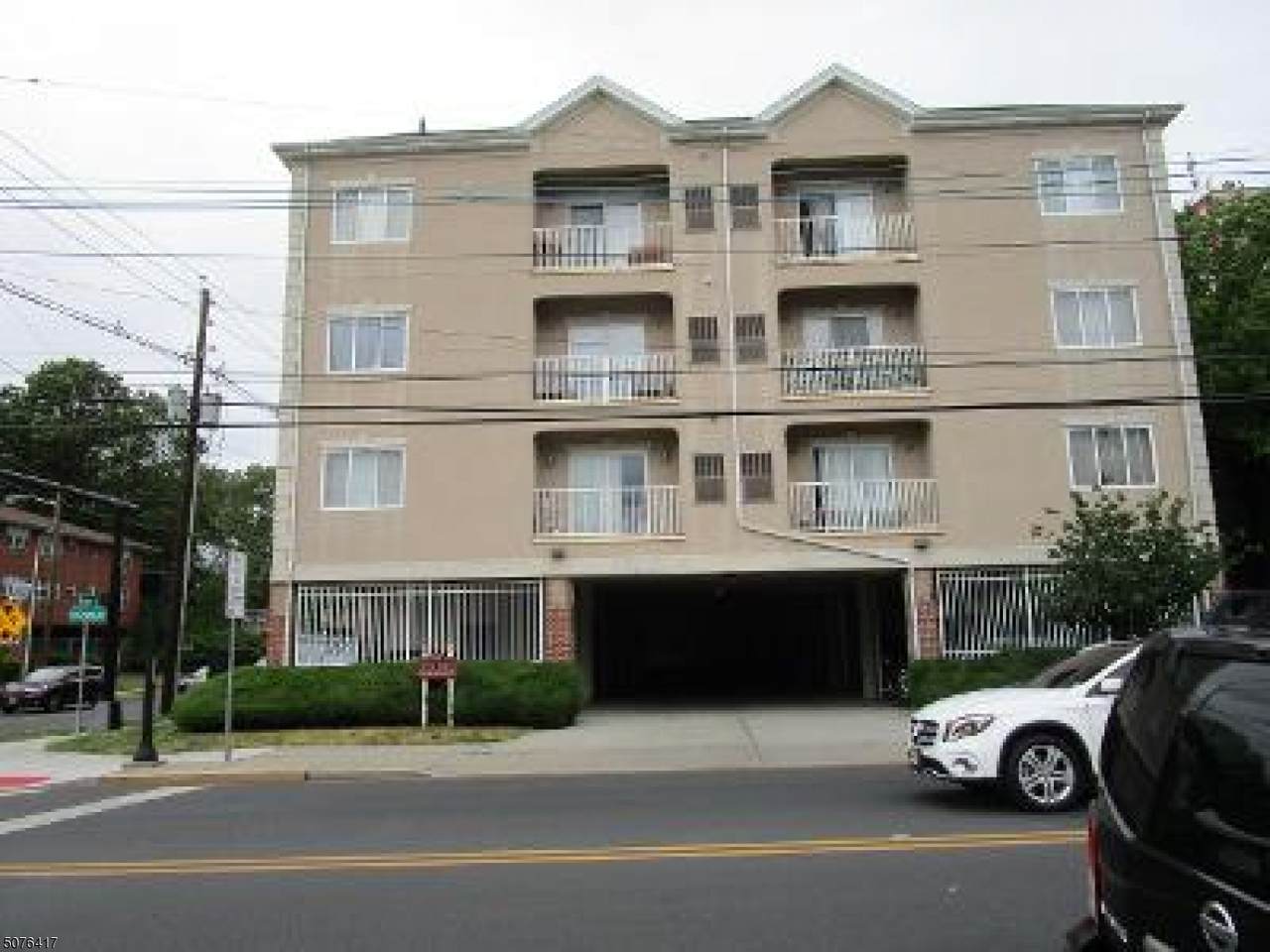349 W Grand St Unit 302 - Photo 1