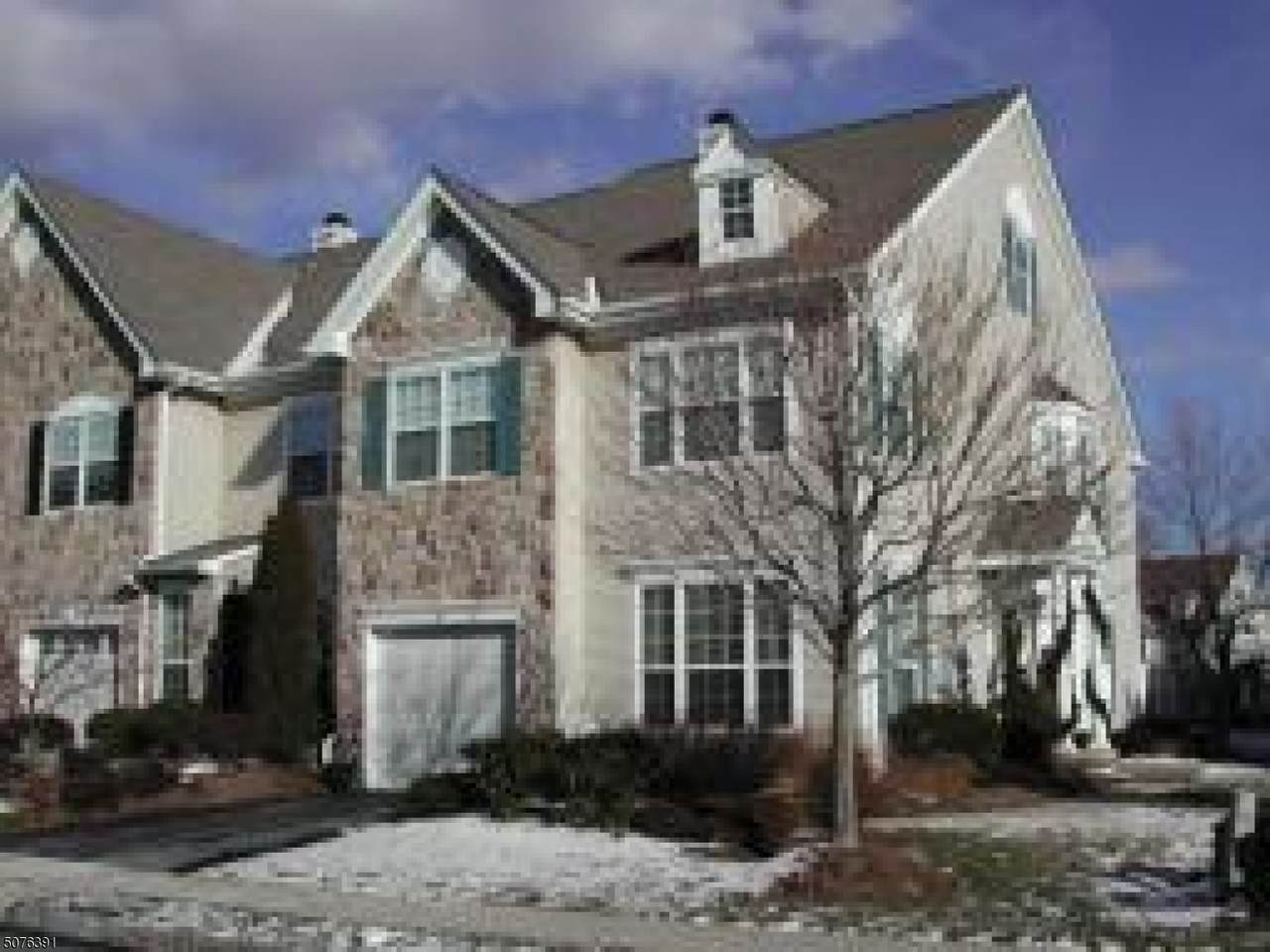 22 Mayflower Dr - Photo 1