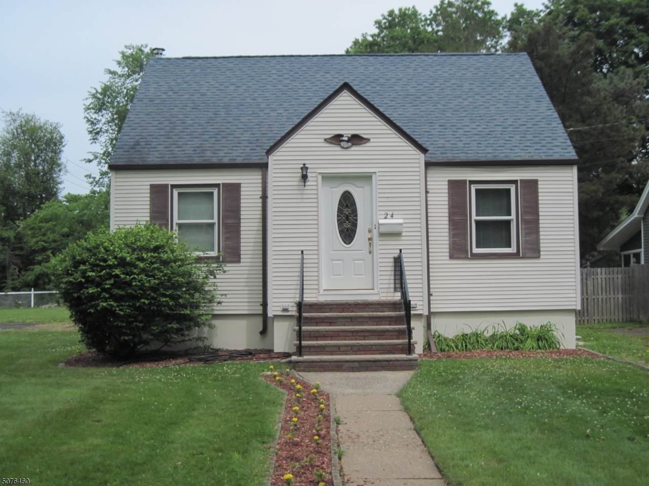 24 Linden Ave - Photo 1