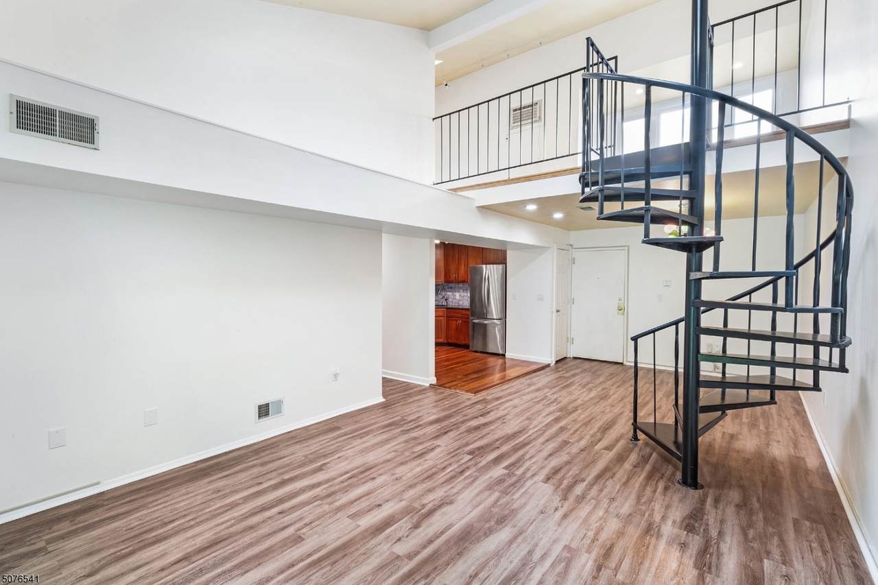 41 Mount Kemble Ave - Photo 1