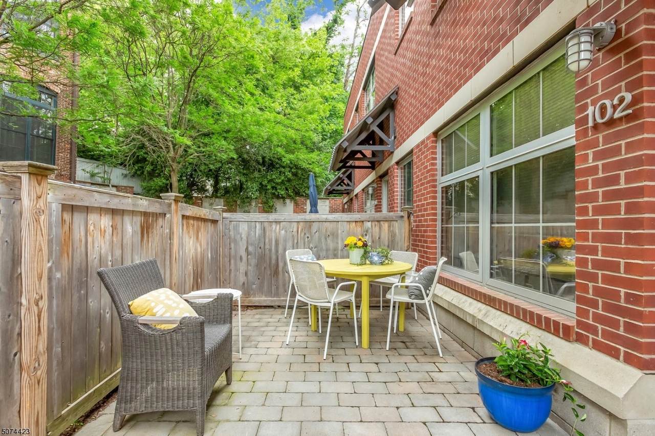 25 Clark St - Photo 1