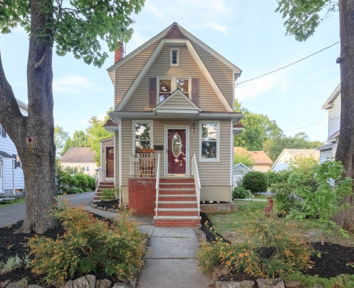415 Warren St - Photo 1