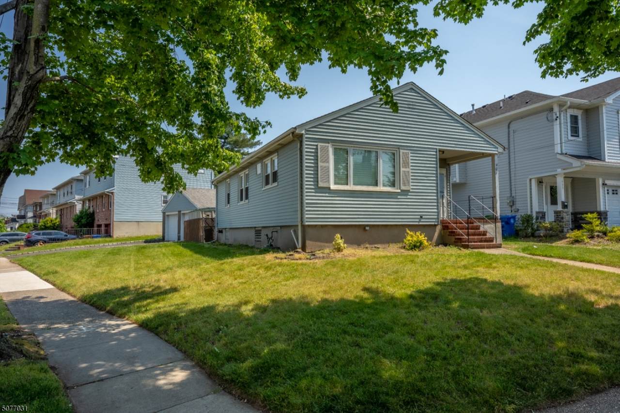 401 W Linden Ave - Photo 1