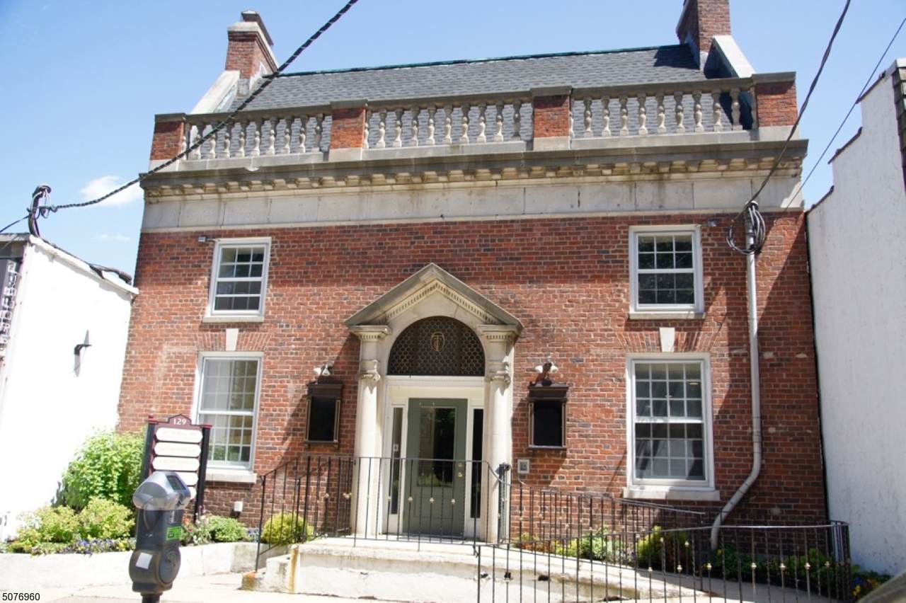 129 Grove St - Photo 1