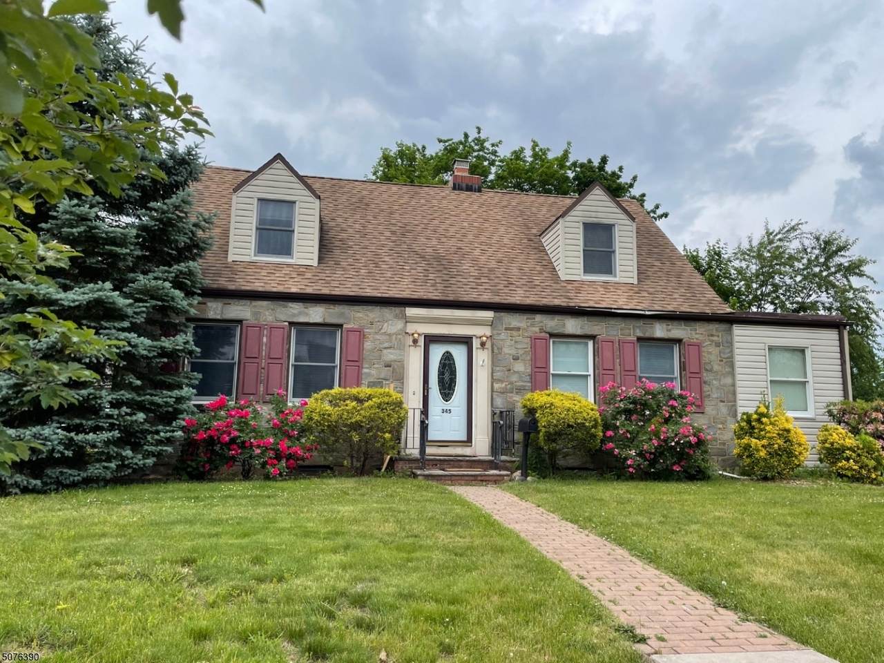 345 N 8th Ave - Photo 1
