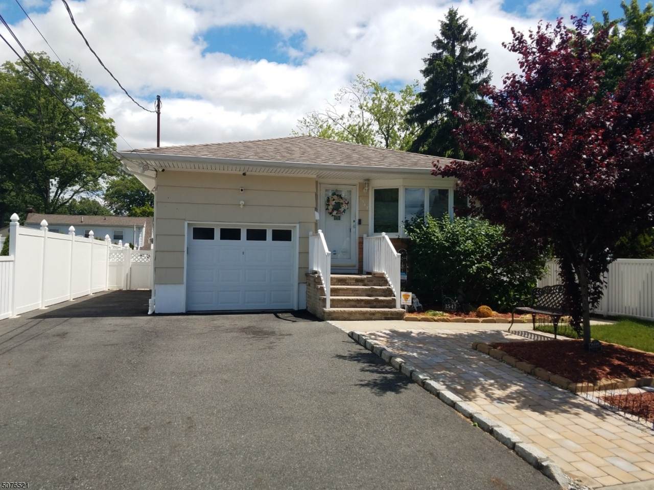 1547 Franklin St - Photo 1