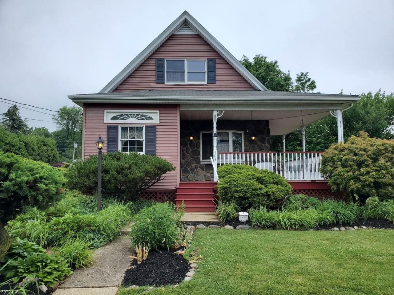 305 S 5th St - Photo 1