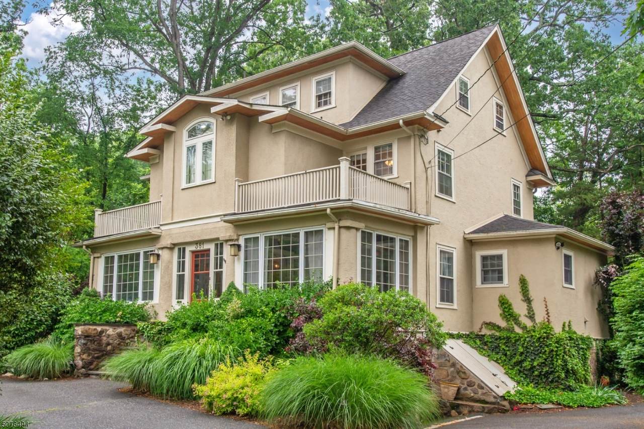381 Morris Ave - Photo 1
