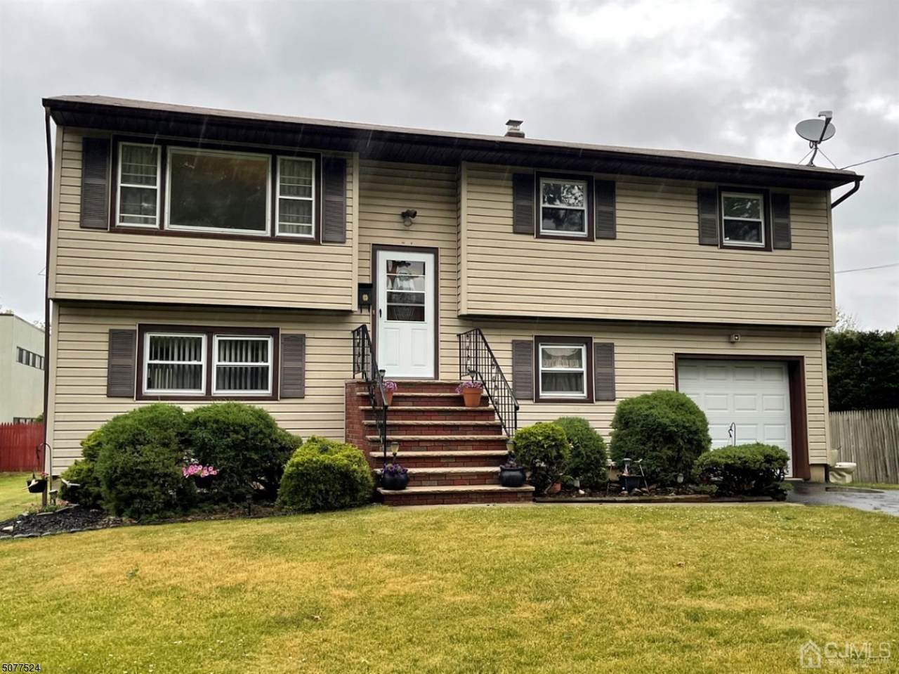 111 Carol Pl - Photo 1