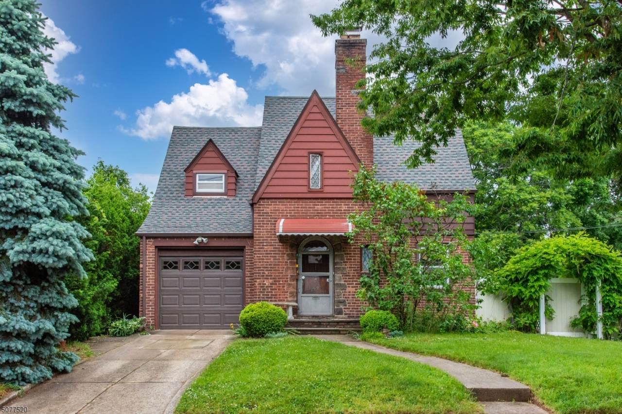 499 Beatrice St - Photo 1