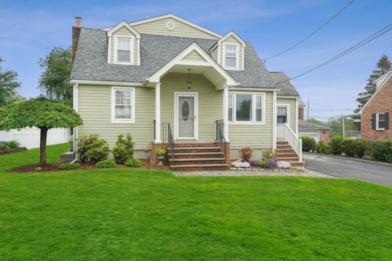 18 Grand Ave - Photo 1