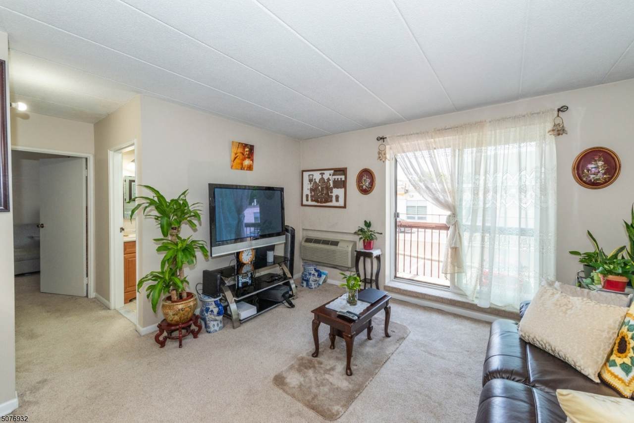 190 Morris Ave Unit 2E - Photo 1