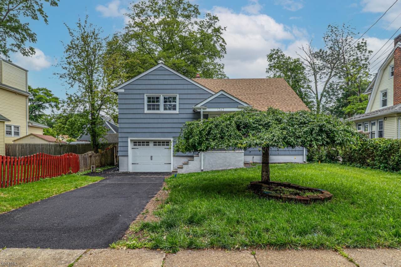 1242 Radcliffe Pl - Photo 1