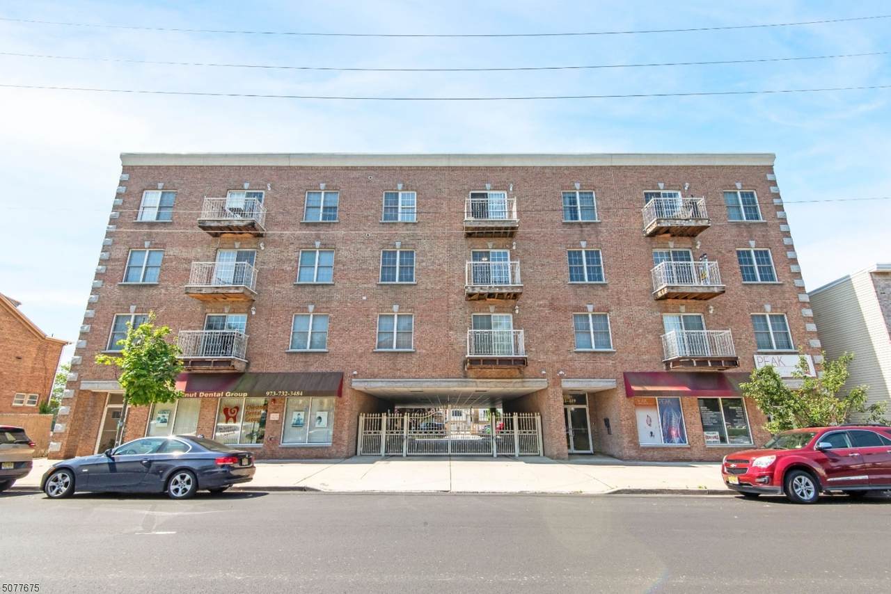 411 Chestnut St - Photo 1