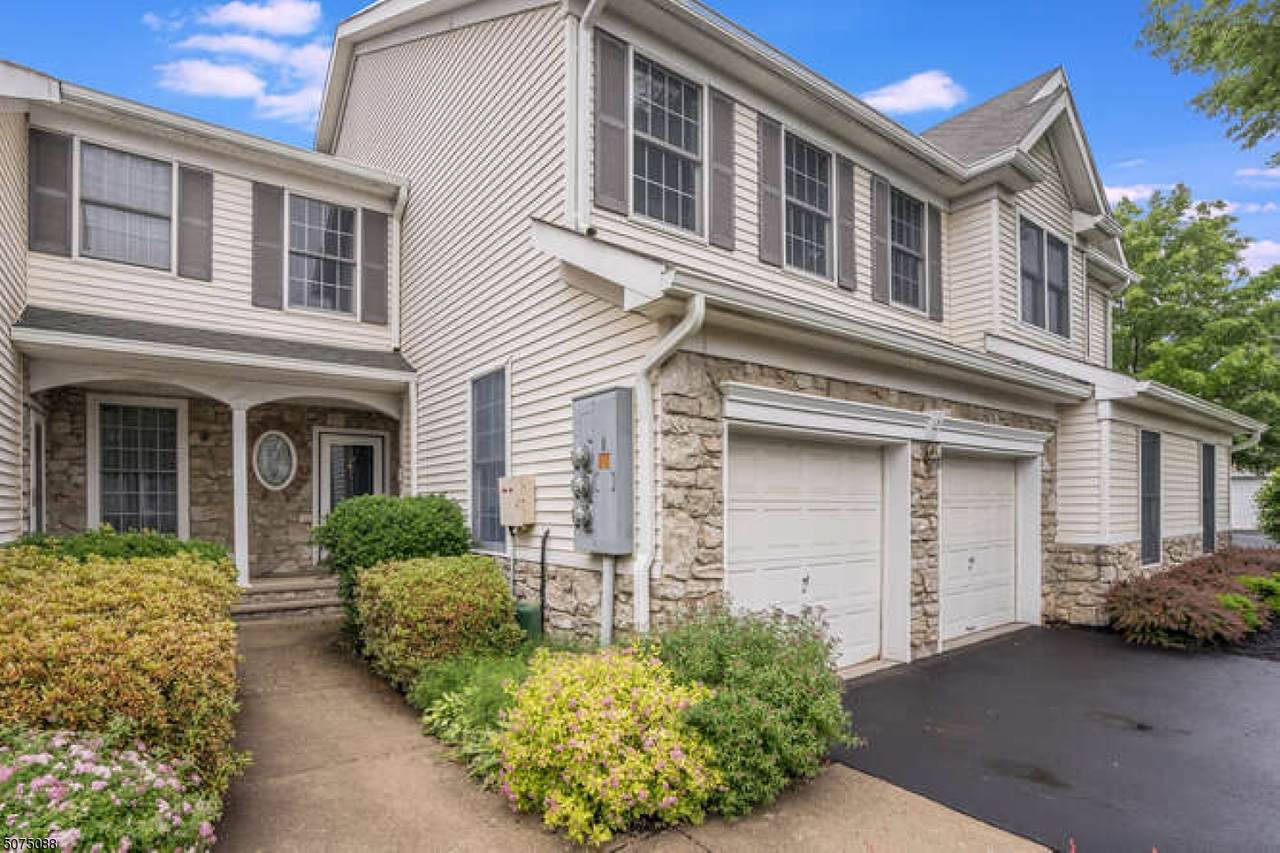 12 Westgate Dr - Photo 1