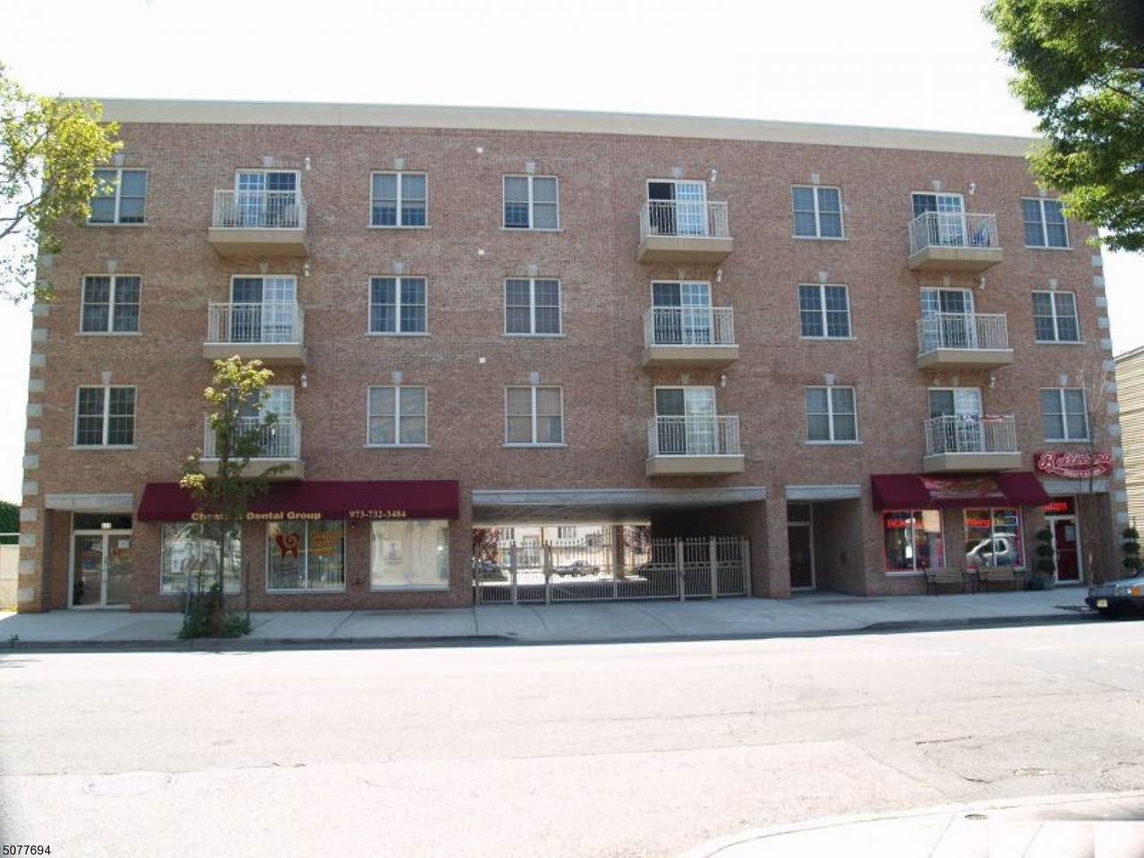 411 Chestnut St - Photo 1