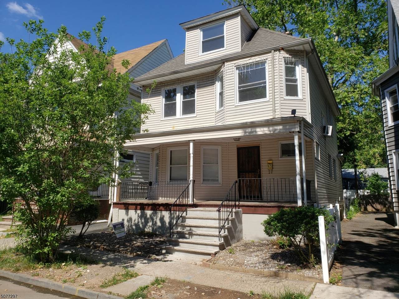 87 N 17th St - Photo 1