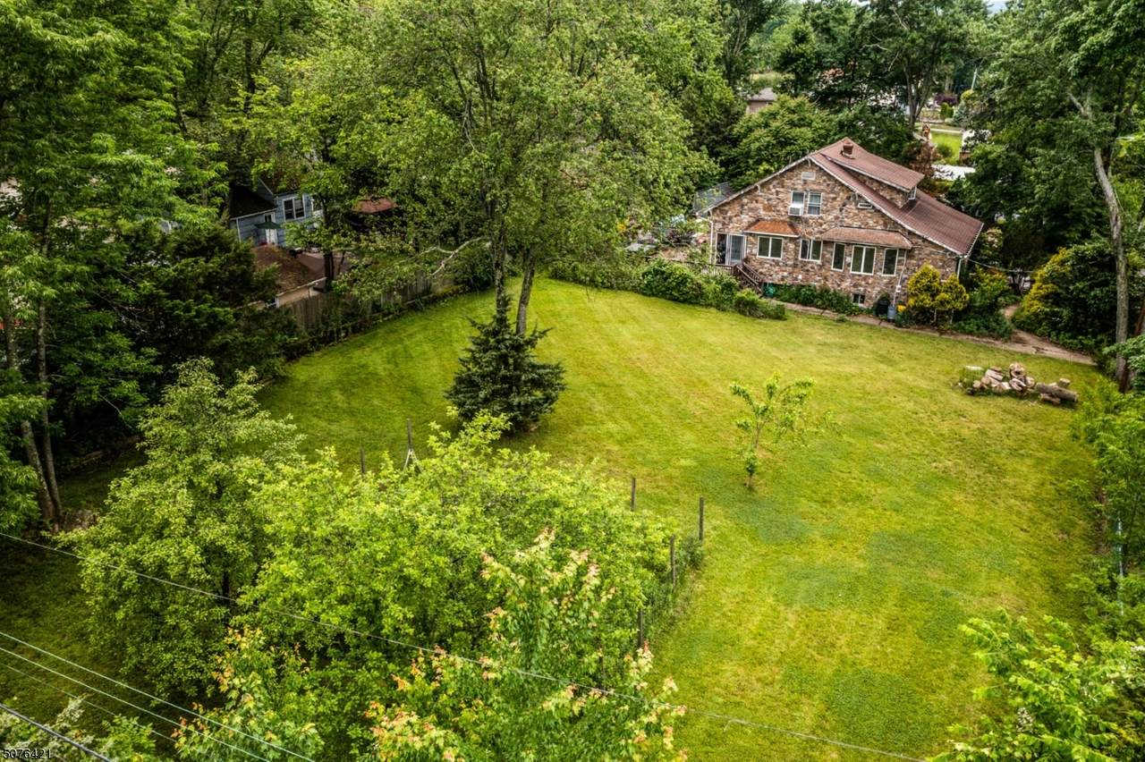 16 Longview Ave - Photo 1