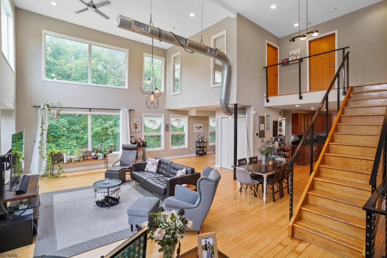 538 Argyle Ave - Photo 1
