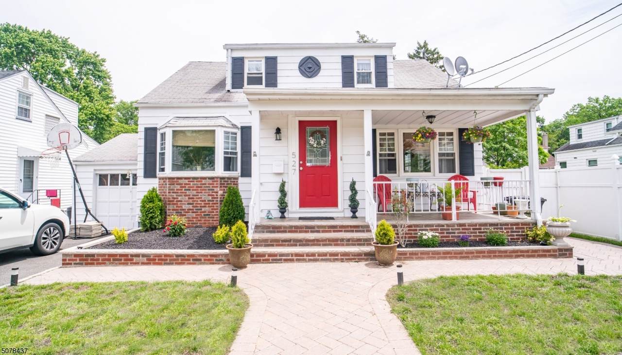 527 Robinson Ter - Photo 1