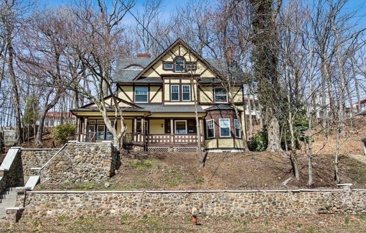 888 Valley Rd - Photo 1