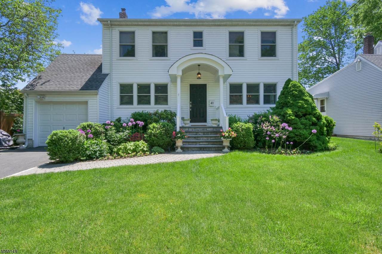41 Webster Ave - Photo 1