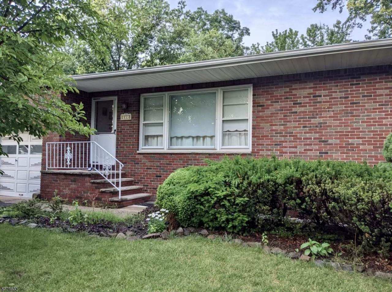 355 Douglas Rd - Photo 1
