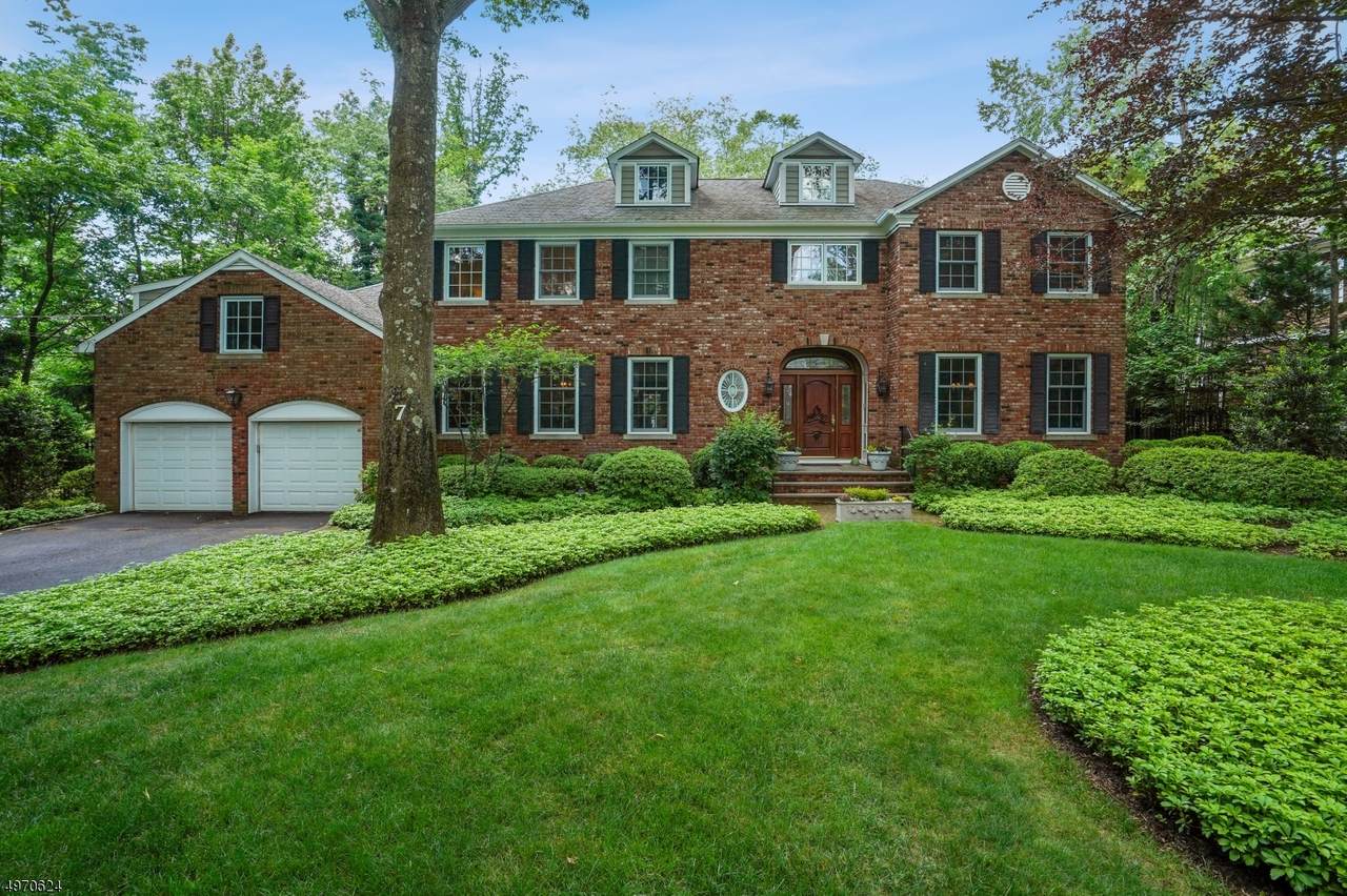 7 Delwick Ln - Photo 1