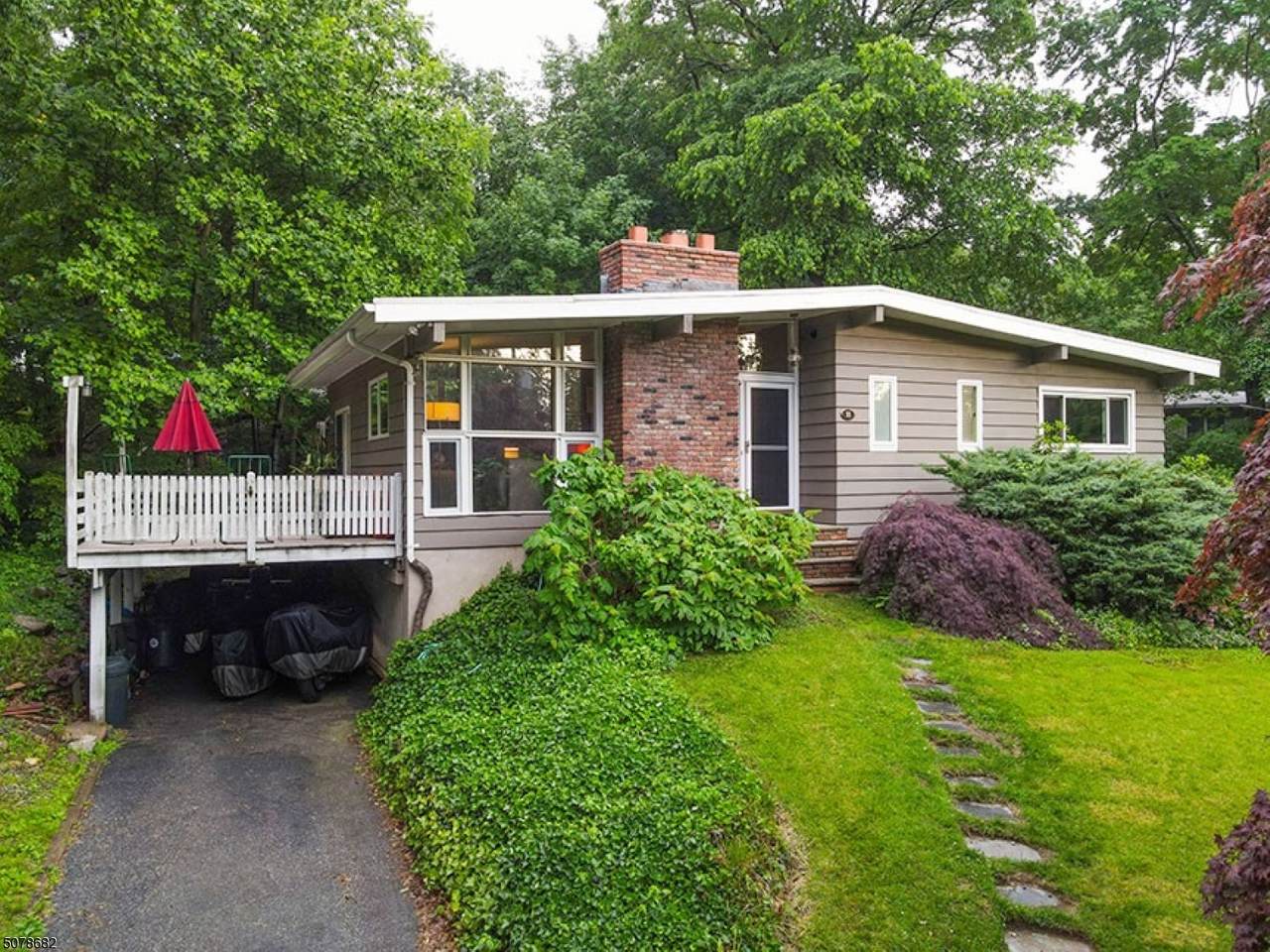 11 Robin Ln - Photo 1