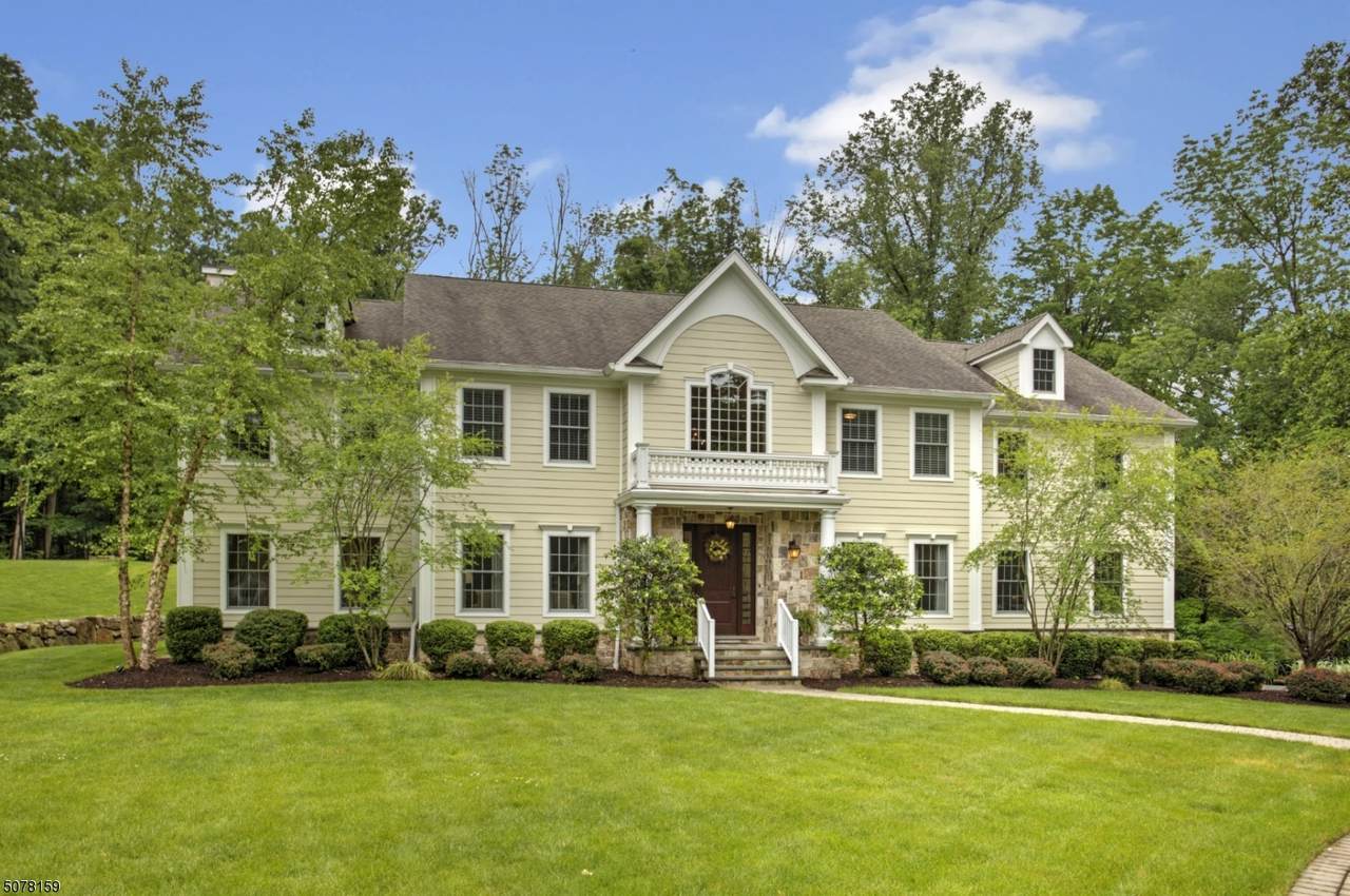 12 Brook Dr North - Photo 1