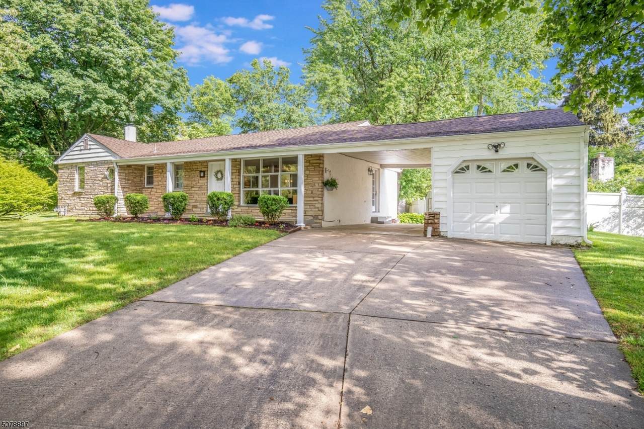 1 Windsor Dr - Photo 1