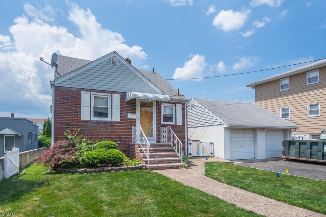 102 Mount Pleasant Ave - Photo 1