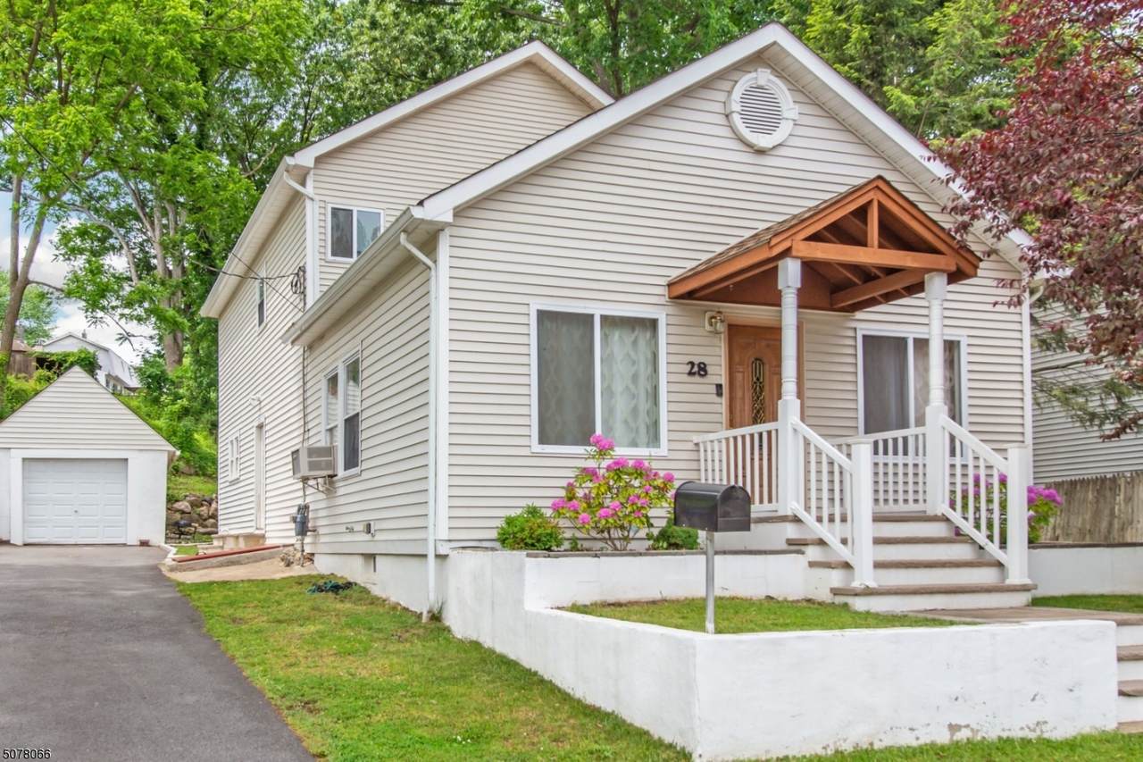 28 Decker Ave - Photo 1