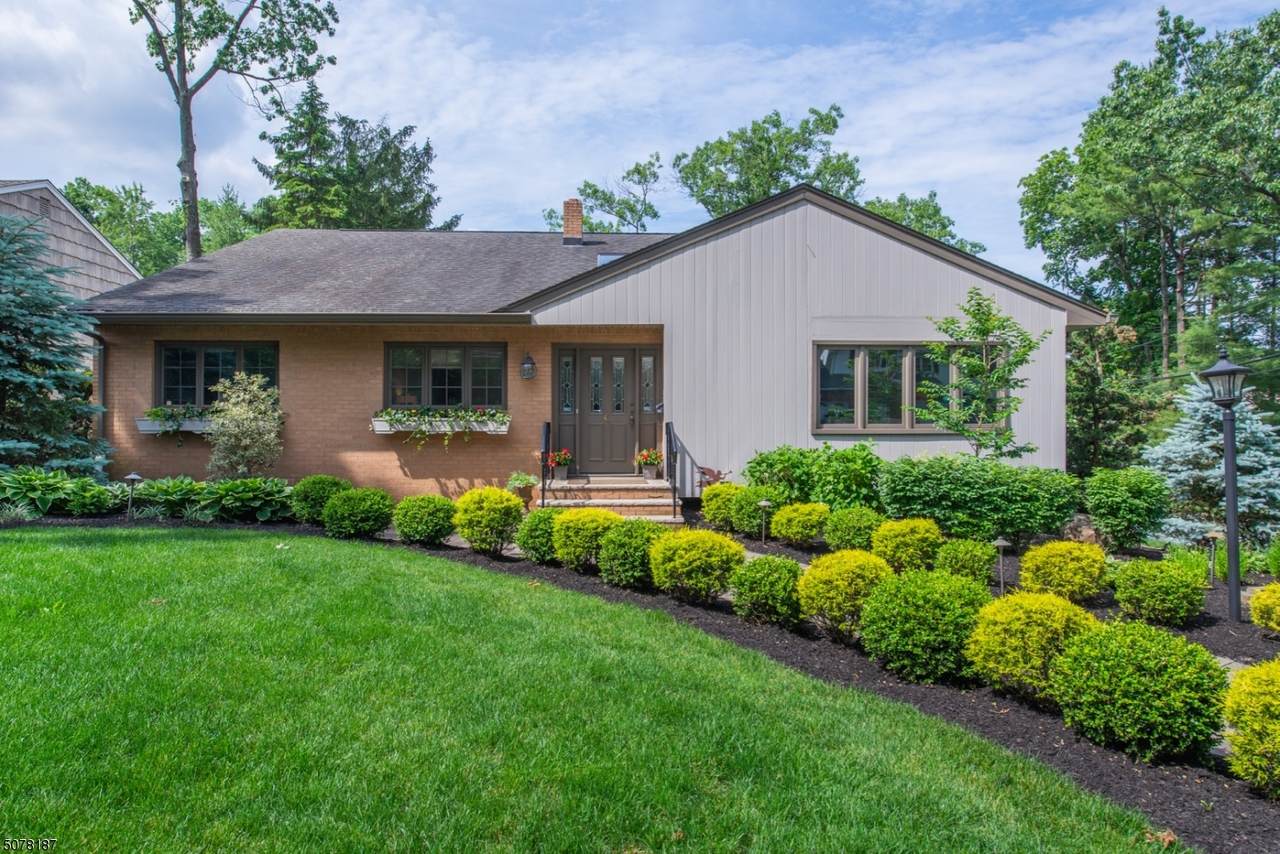 43 Macarthur Dr - Photo 1