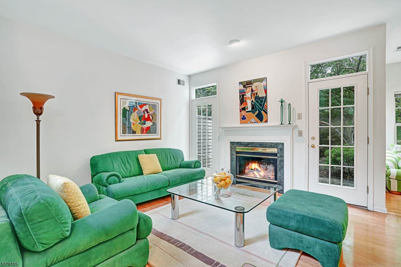 20 Four Oaks Rd - Photo 1