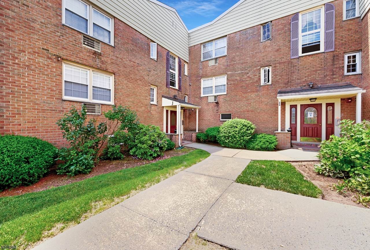 605 Grove St - Photo 1