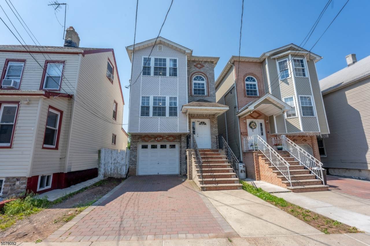 844 Martin St - Photo 1