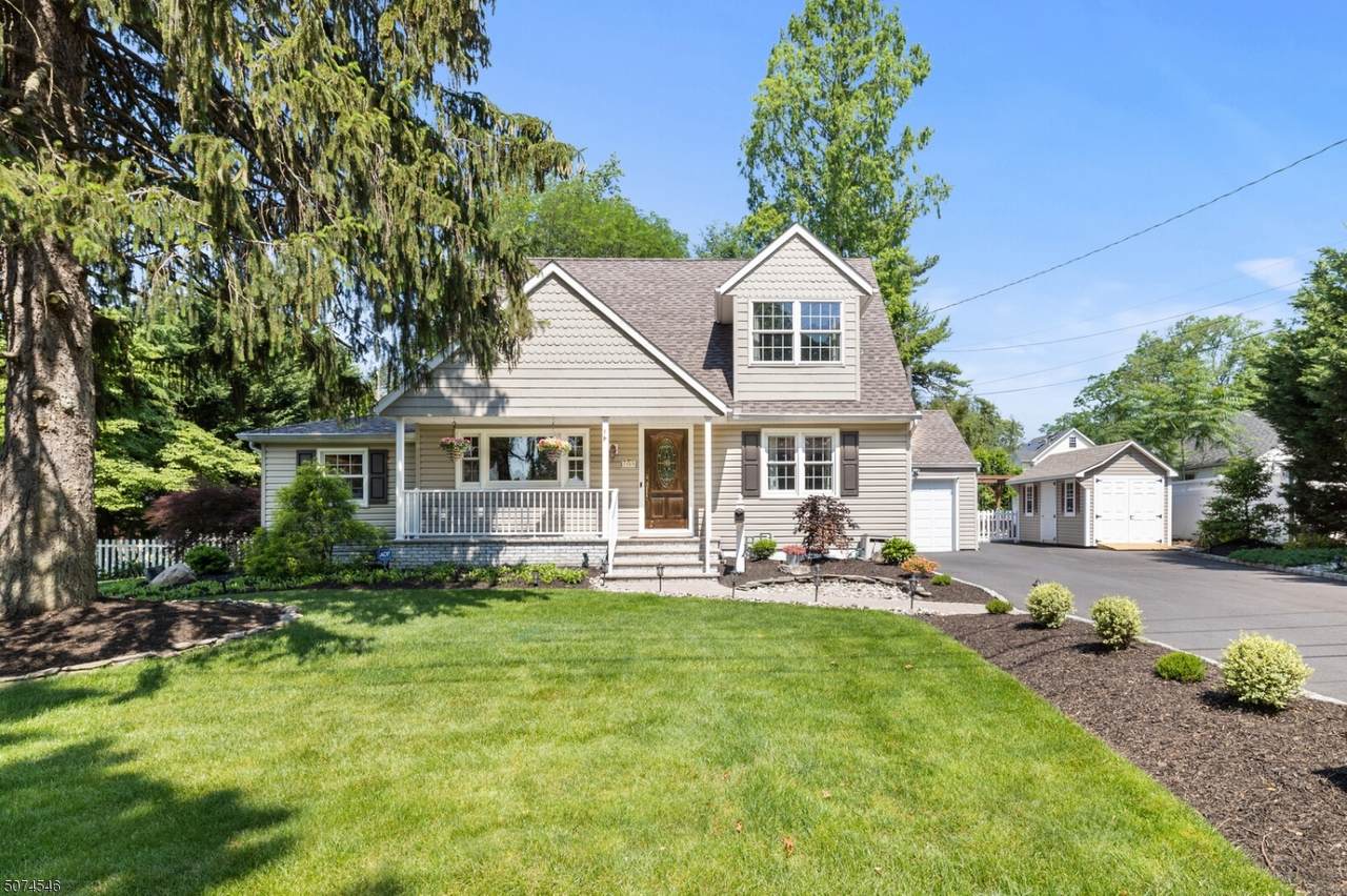 1989 Farmingdale Rd - Photo 1