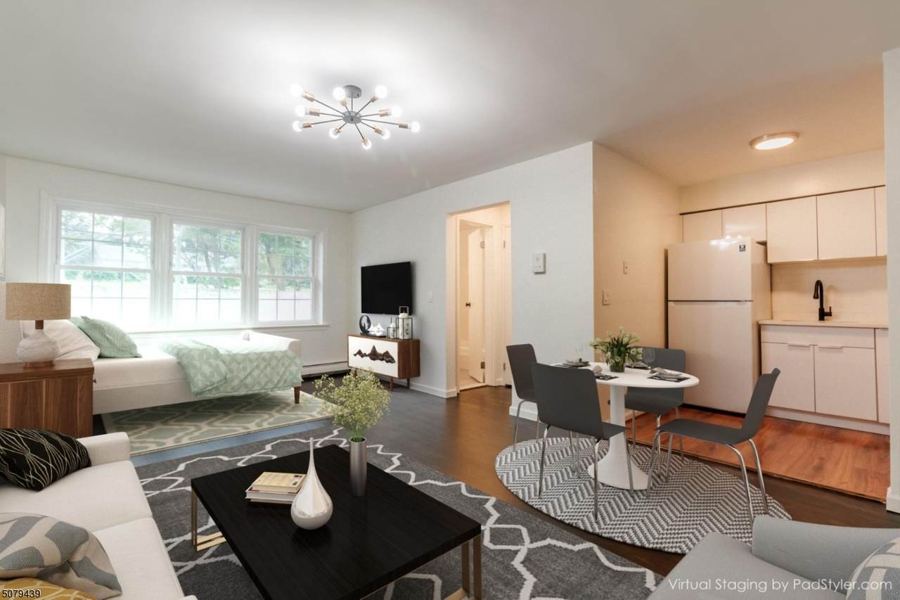 605 Grove St - Photo 1