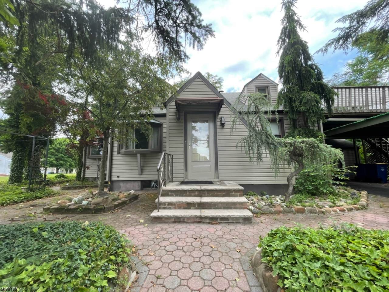 939 E Frech Ave - Photo 1