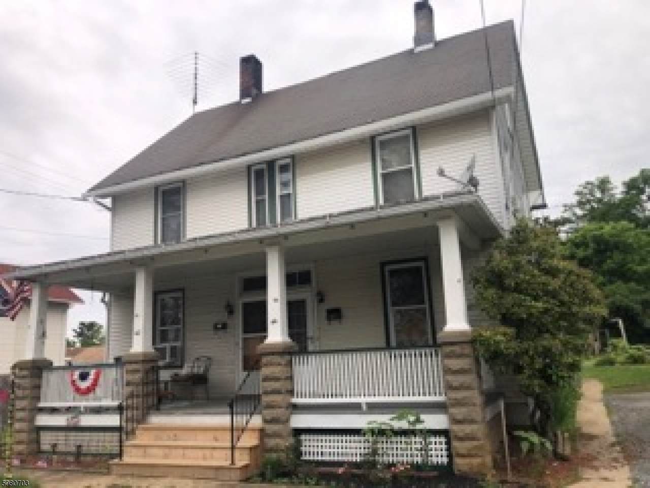 44 E Stewart St - Photo 1