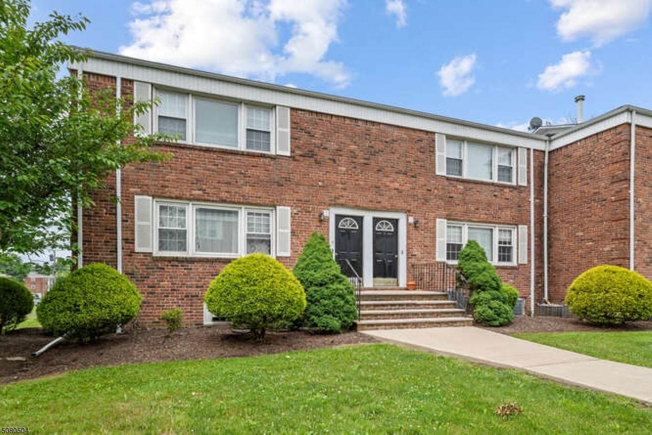 9 Dartmouth Ave - Photo 1