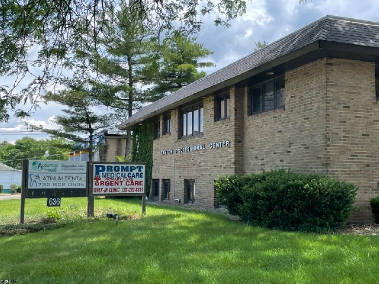 636 Easton Ave - Photo 1