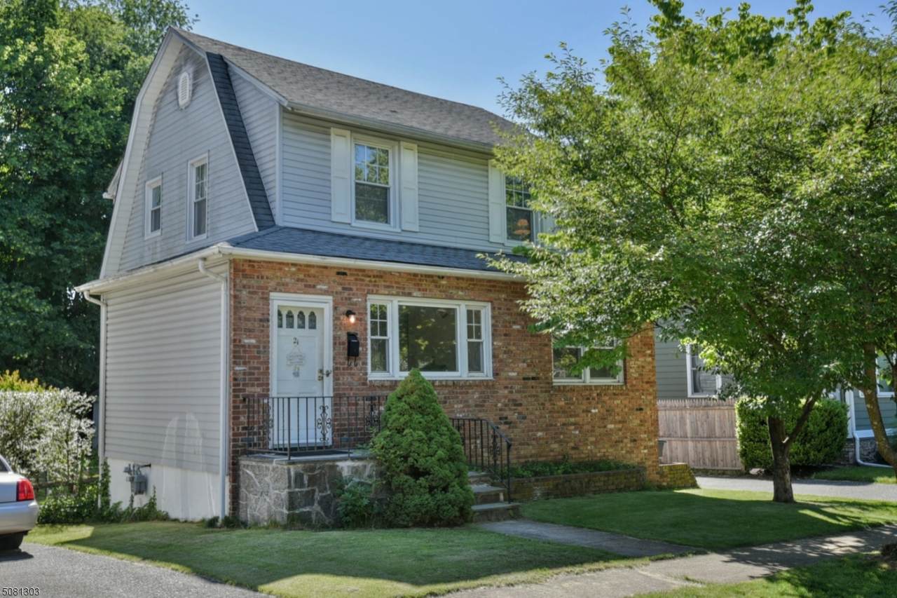 21 Roosevelt Ave - Photo 1