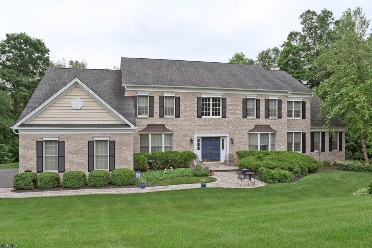 25 Crownview Ct - Photo 1