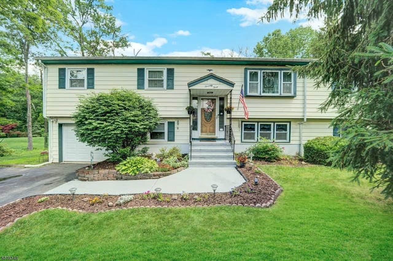 73 Mountain Circle North - Photo 1