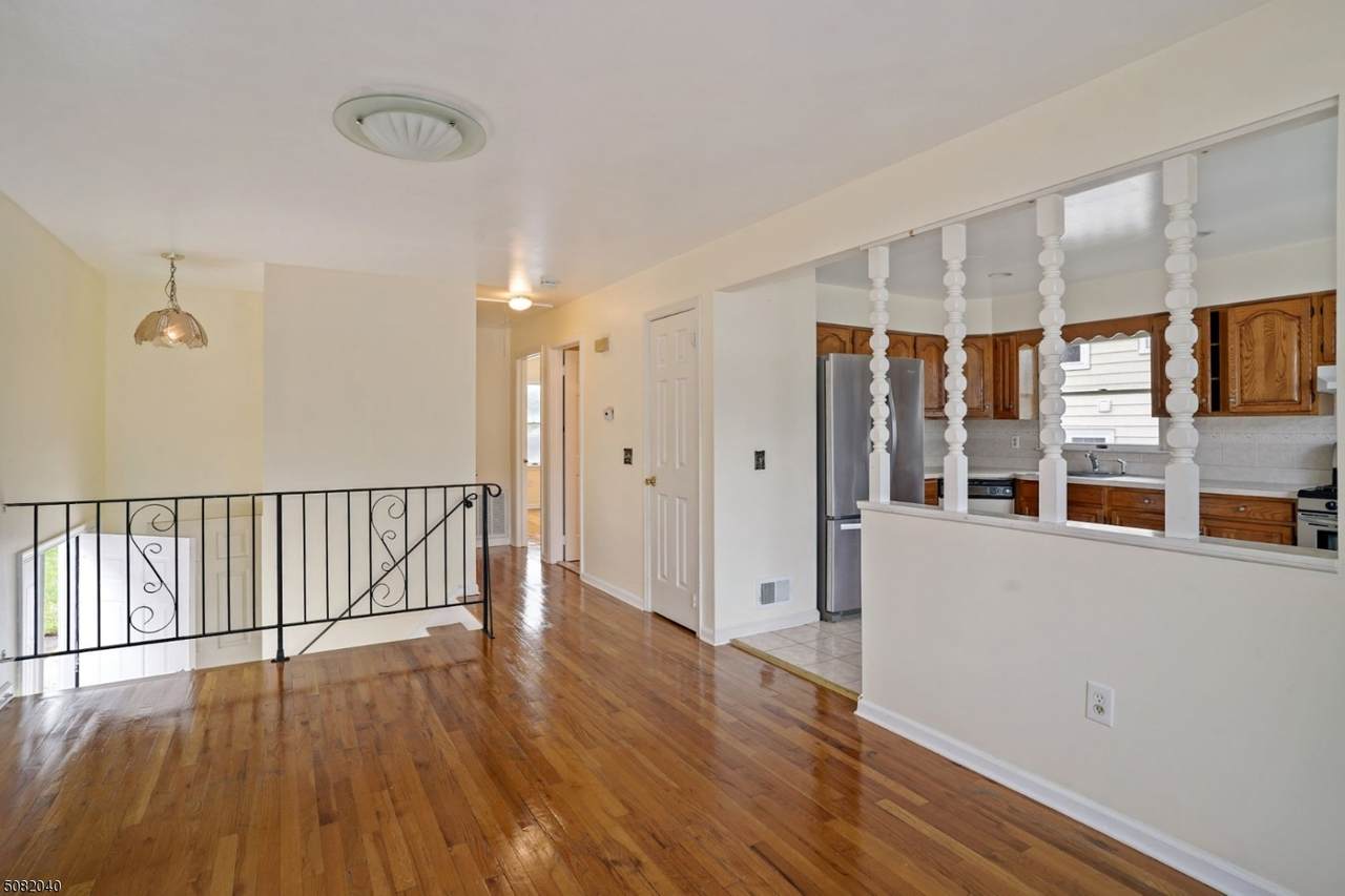 207 Maple Ave - Photo 1