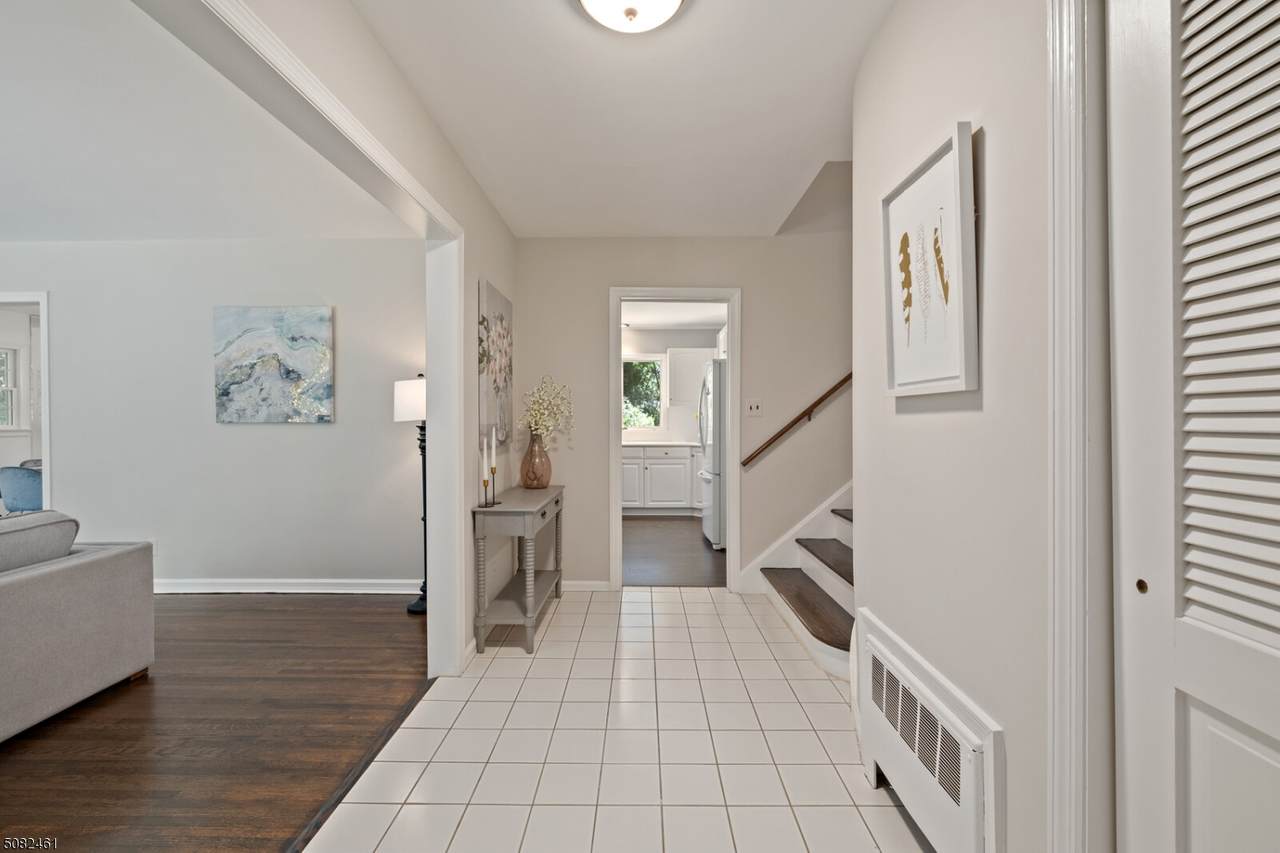 317 S Chestnut St - Photo 1